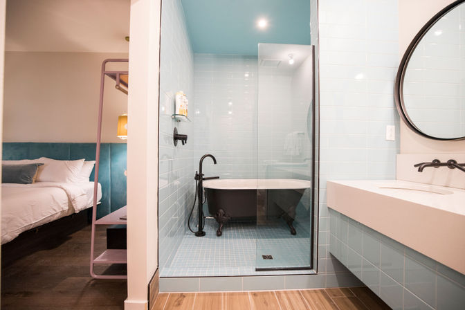 Corner of Paradise: Penthouse Suite + Tower Suite + 2:9 at The Russell! image 29