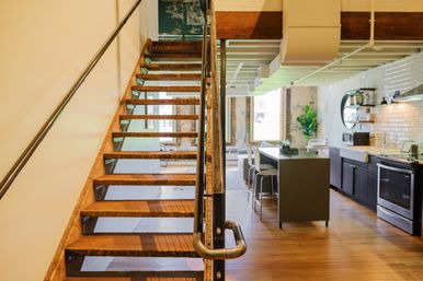 302: Spacious Loft in the Heart of Downtown, Walk to Broadway image 14