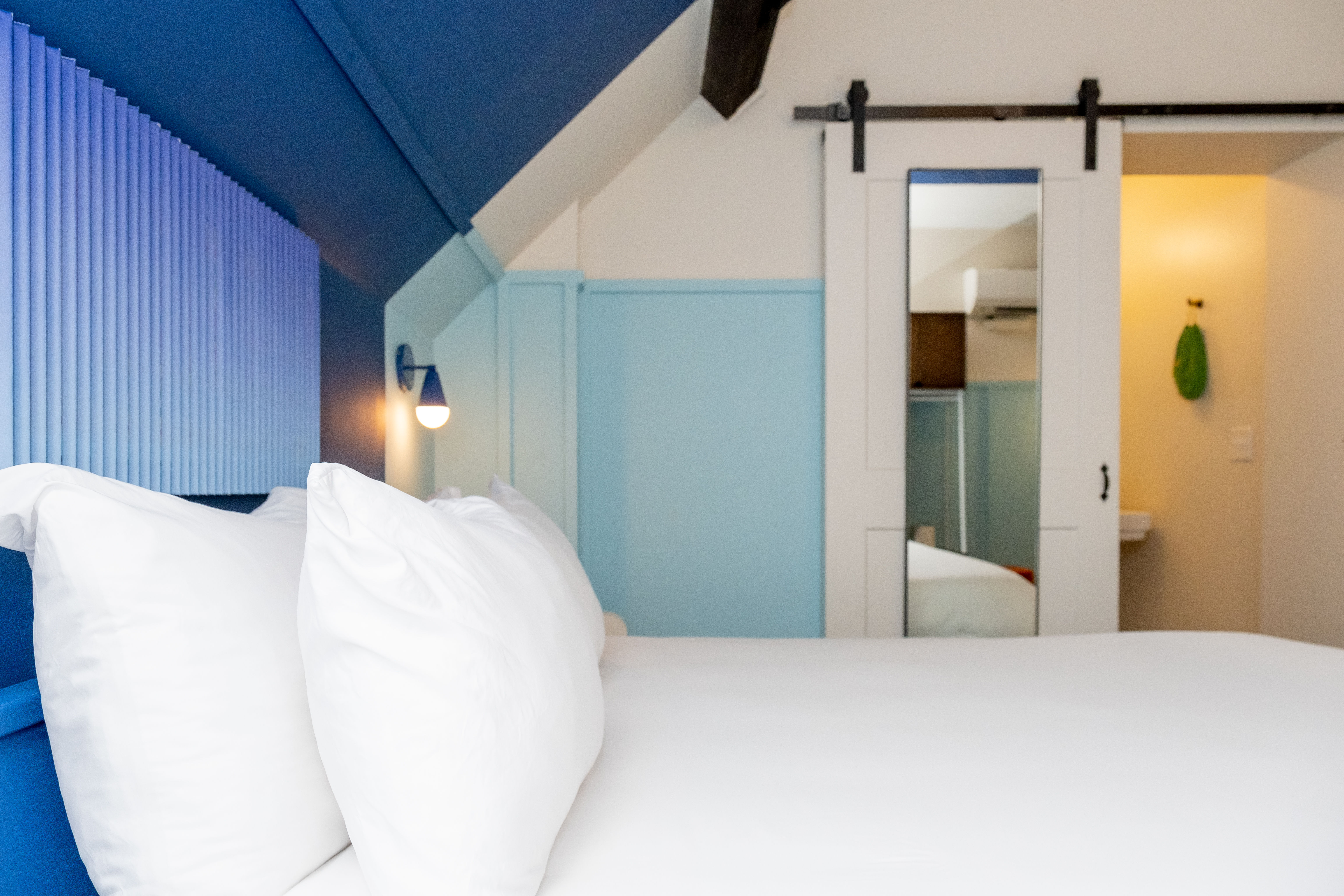 Double Your Space: Adjoining Rooms at Award Winning Russell Hotel! image 3