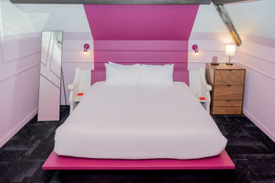 Double Your Space: Adjoining Rooms at Award Winning Russell Hotel! image 19