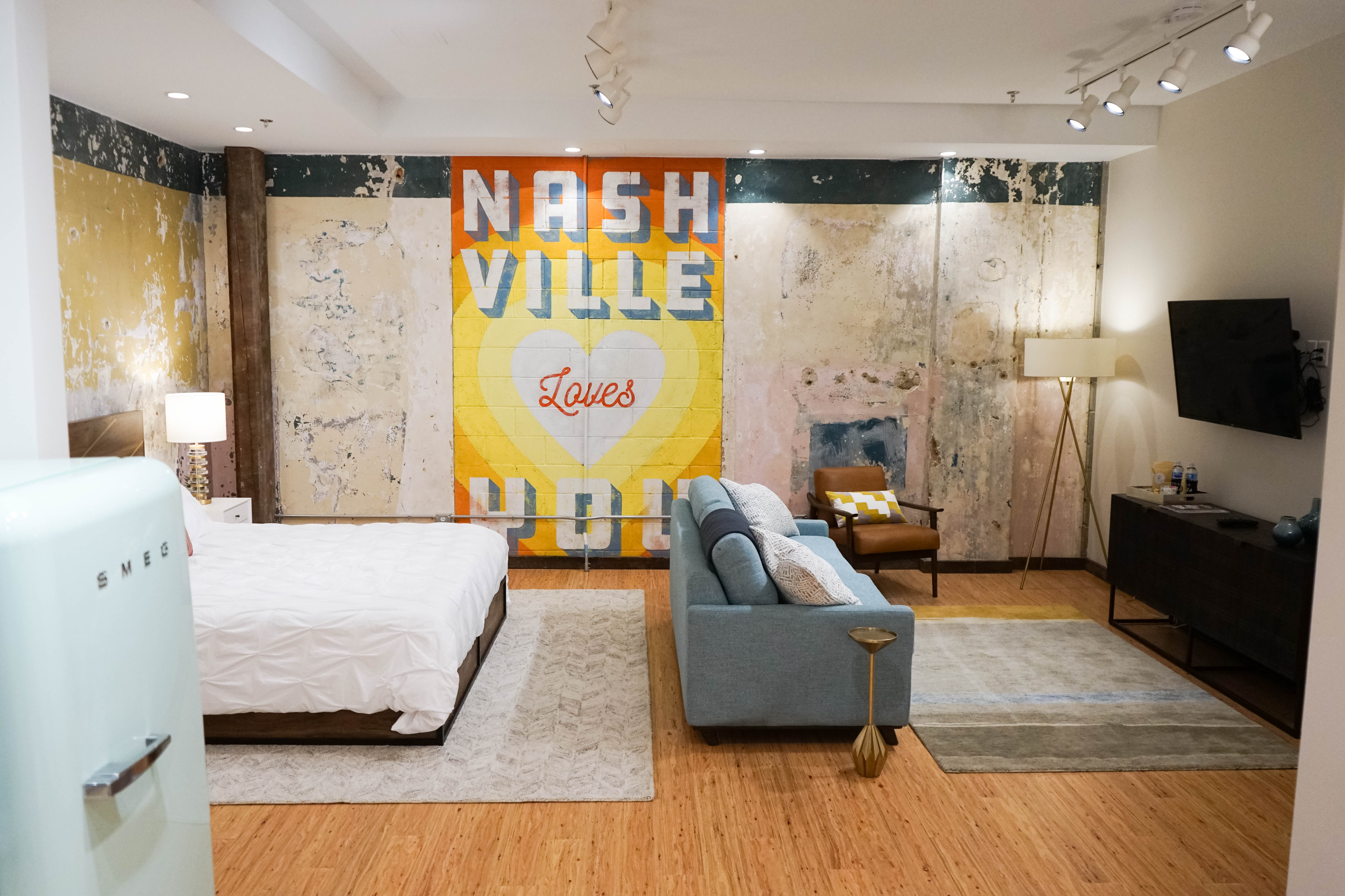 203: Beautiful Apartment in the Heart of Downtown Nashville! image 4