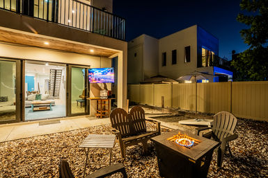 Sleeps 25 - Luxe & Spacious near Downtown - Pool, Hot Tub, Bocce Ball image 18