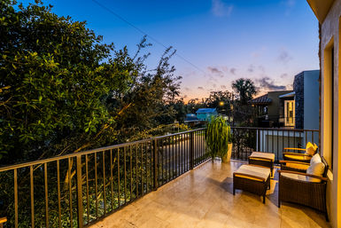 Sleeps 25 - Luxe & Spacious near Downtown - Pool, Hot Tub, Bocce Ball image 16