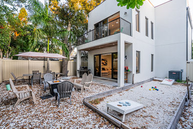 Sleeps 25 - Luxe & Spacious near Downtown - Pool, Hot Tub, Bocce Ball image 15