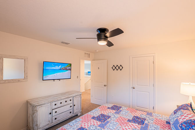 Double Luxury: Sleeps 26, Mins to Beach, Hot Tub image 8