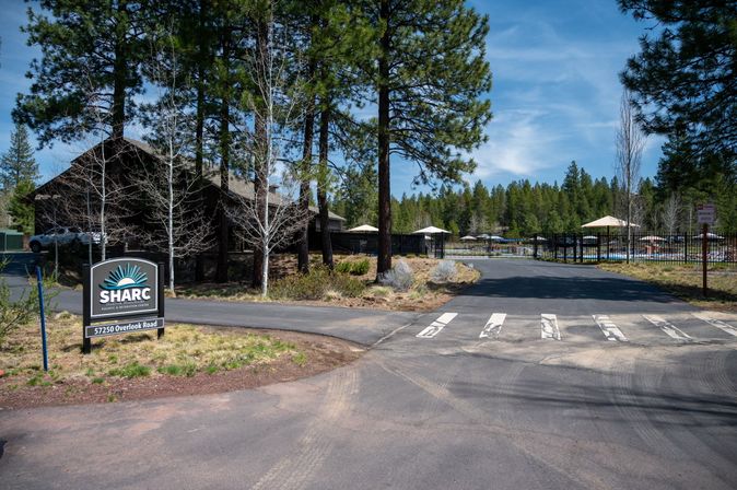 Downey Pines - 5BD Luxurious Mtn Home in Sunriver image 9