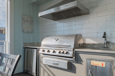 Girls Trip Beach House: Rooftop Patio, Walk to Beach, Pool, Shops + Bars image 63