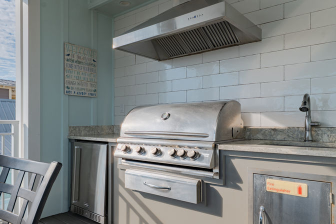 Girls Trip Beach House: Rooftop Patio, Walk to Beach, Pool, Shops + Bars image 63