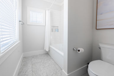 Girls Trip Beach House: Rooftop Patio, Walk to Beach, Pool, Shops + Bars image 32