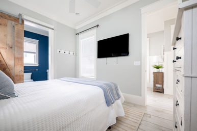 Girls Trip Beach House: Rooftop Patio, Walk to Beach, Pool, Shops + Bars image 24