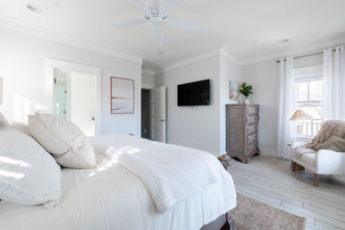 Girls Trip Beach House: Rooftop Patio, Walk to Beach, Pool, Shops + Bars image 39