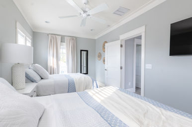 Girls Trip Beach House: Rooftop Patio, Walk to Beach, Pool, Shops + Bars image 48