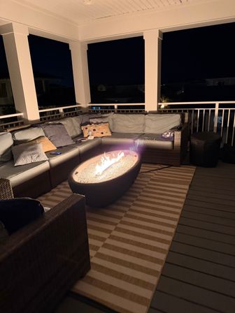 Girls Trip Beach House: Rooftop Patio, Walk to Beach, Pool, Shops + Bars image 3