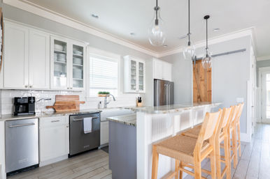 Girls Trip Beach House: Rooftop Patio, Walk to Beach, Pool, Shops + Bars image 17