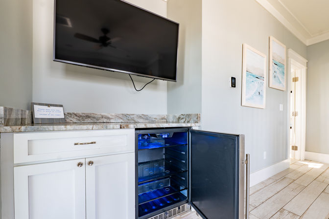 Girls Trip Beach House: Rooftop Patio, Walk to Beach, Pool, Shops + Bars image 54