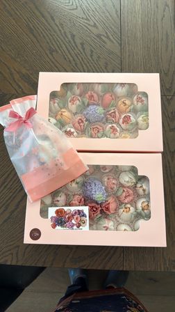 Delicious 3D edible floral arrangements image 79