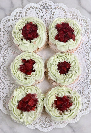Eatable 3D floral arrangements and uniquely designed desserts image 41