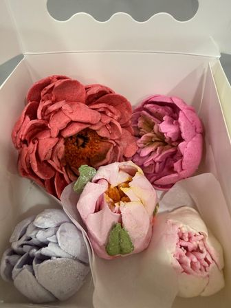 Delicious 3D edible floral arrangements image 65