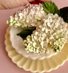 Eatable 3D floral arrangements and uniquely designed desserts image 105