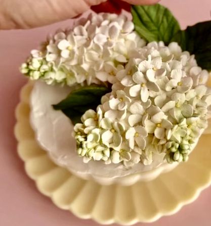 Eatable 3D floral arrangements and uniquely designed desserts image 105