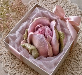 Delicious 3D edible floral arrangements image 47