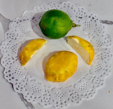 Eatable 3D floral arrangements and uniquely designed desserts image 40