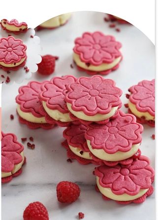 Delicious 3D edible floral arrangements image 52