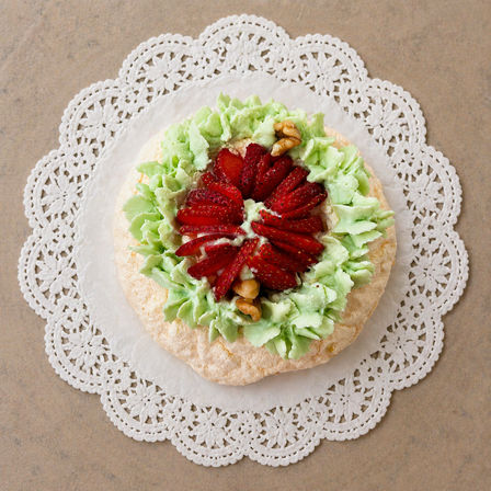 Eatable 3D floral arrangements and uniquely designed desserts image 24
