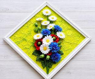 Eatable 3D floral arrangements and uniquely designed desserts image 96