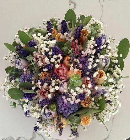 Eatable 3D floral arrangements and uniquely designed desserts image 1