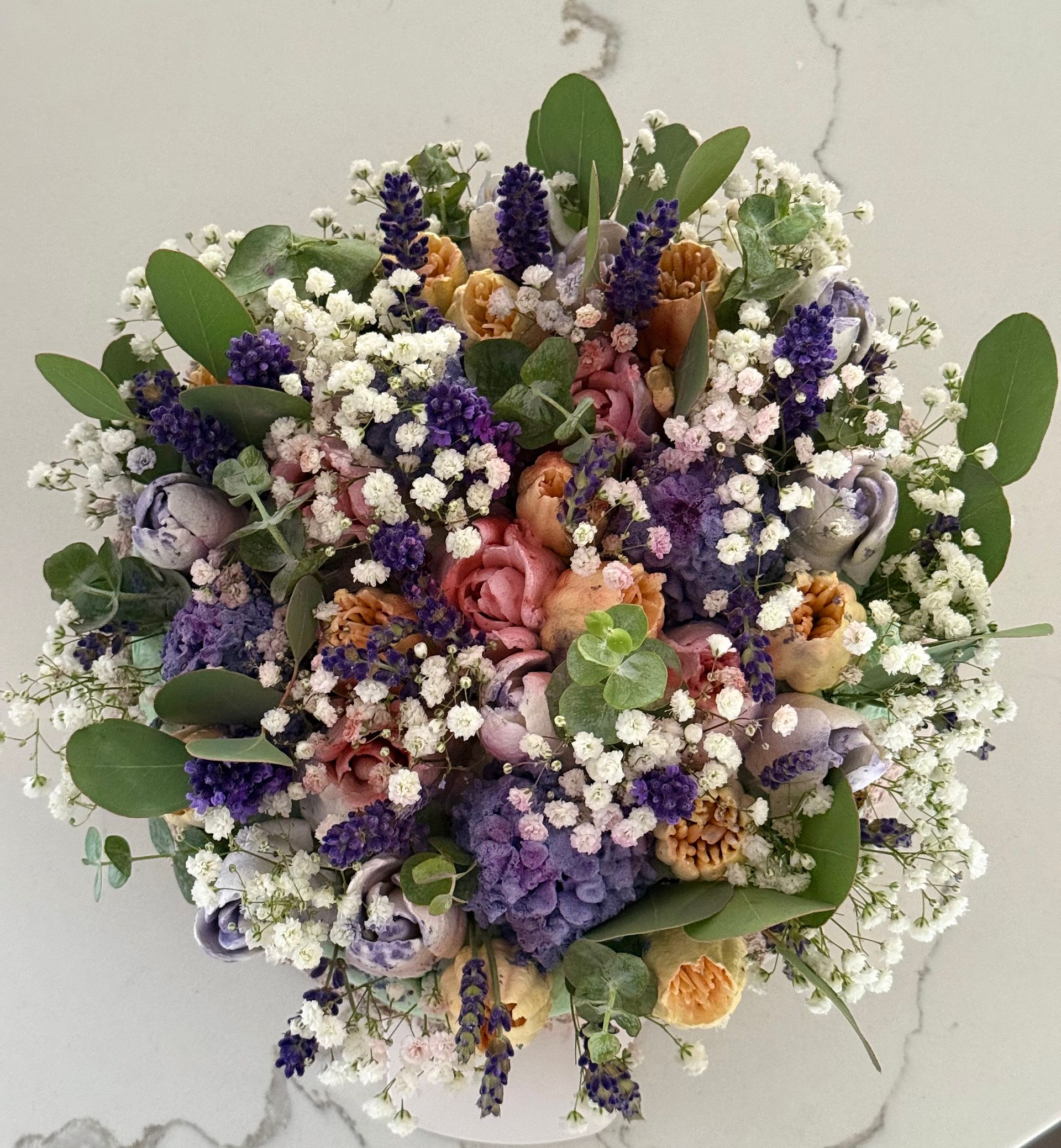 Eatable 3D floral arrangements and uniquely designed desserts image 1