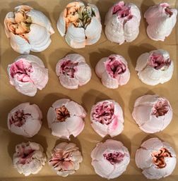 Eatable 3D floral arrangements and uniquely designed desserts image 57