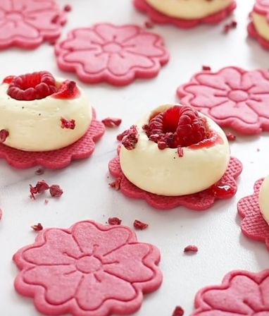 Delicious 3D edible floral arrangements image 51