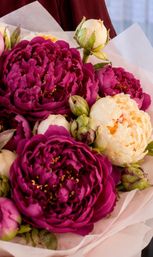 Eatable 3D floral arrangements and uniquely designed desserts image 84