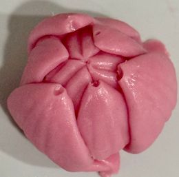 Eatable 3D floral arrangements and uniquely designed desserts image 49
