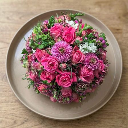 Eatable 3D floral arrangements and uniquely designed desserts image 19