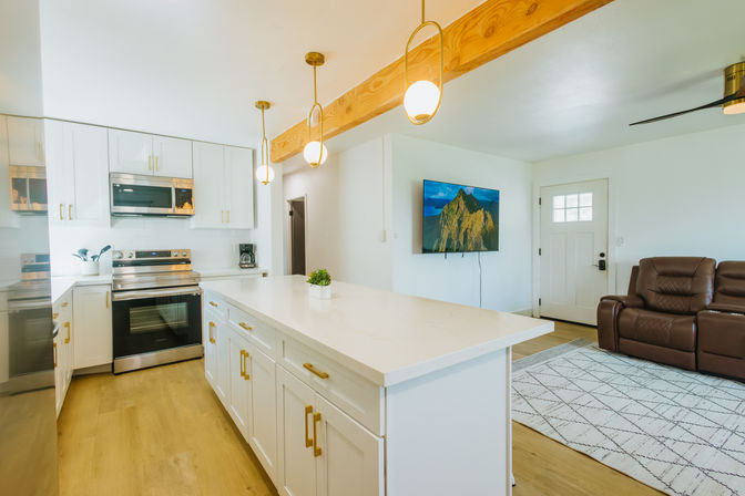 North Shore Group Getaway: Five 3-BR Units for Up to 50 Guests image 43