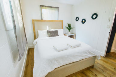 North Shore Group Getaway: Five 3-BR Units for Up to 50 Guests image 52