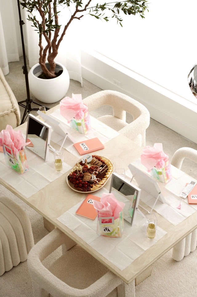 Miami Girls’ Ultimate Makeup Class image 3