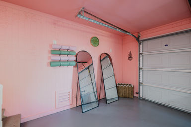 The Peachy Oaks: Ultimate Savannah Bachelorette House with Pool, Karaoke & Glam Room image 22