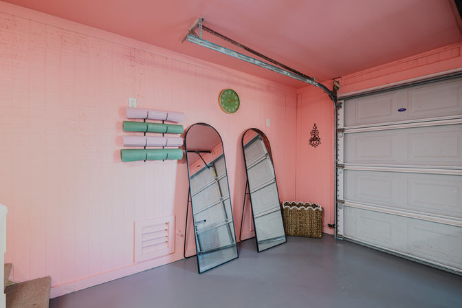 The Peachy Oaks: Ultimate Savannah Bachelorette House with Pool, Karaoke & Glam Room image 22