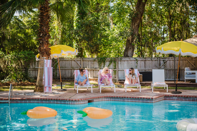 The Peachy Oaks: Ultimate Savannah Bachelorette House with Pool, Karaoke & Glam Room image 1