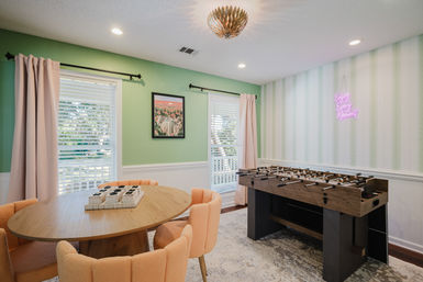 The Peachy Oaks: Ultimate Savannah Bachelorette House with Pool, Karaoke & Glam Room image 7
