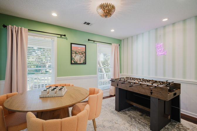 The Peachy Oaks: Ultimate Savannah Bachelorette House with Pool, Karaoke & Glam Room image 7