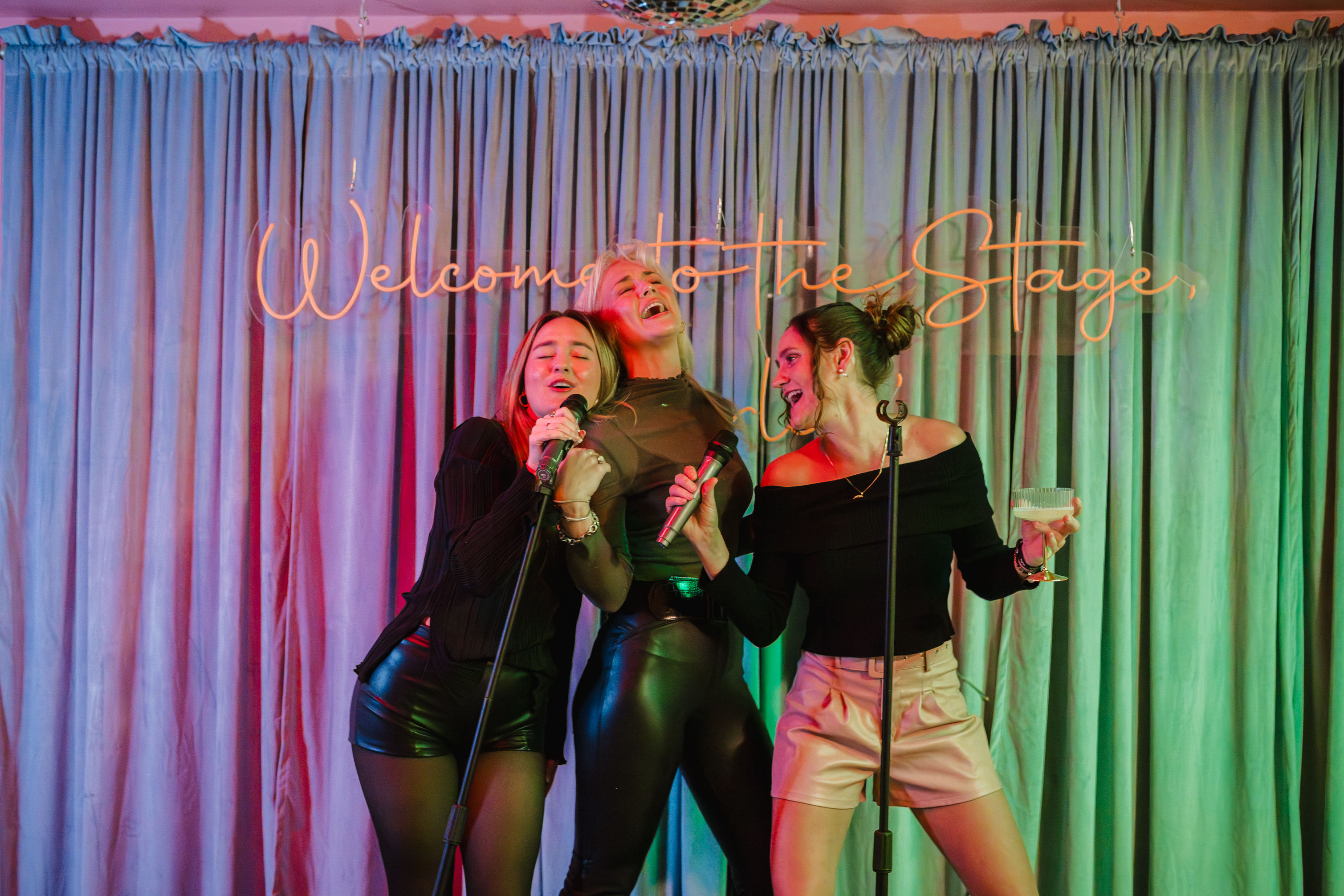 The Peachy Oaks: Ultimate Savannah Bachelorette House with Pool, Karaoke & Glam Room image 3