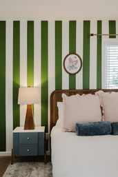 The Peachy Oaks: Ultimate Savannah Bachelorette House with Pool, Karaoke & Glam Room image 12