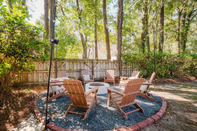 The Peachy Oaks: Ultimate Savannah Bachelorette House with Pool, Karaoke & Glam Room image 17