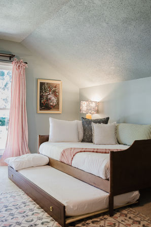 The Peachy Oaks: Ultimate Savannah Bachelorette House with Pool, Karaoke & Glam Room image 14