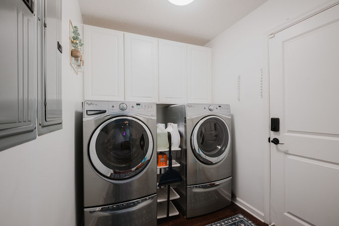 The Peachy Oaks: Ultimate Savannah Bachelorette House with Pool, Karaoke & Glam Room image 23