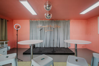 The Peachy Oaks: Ultimate Savannah Bachelorette House with Pool, Karaoke & Glam Room image 19